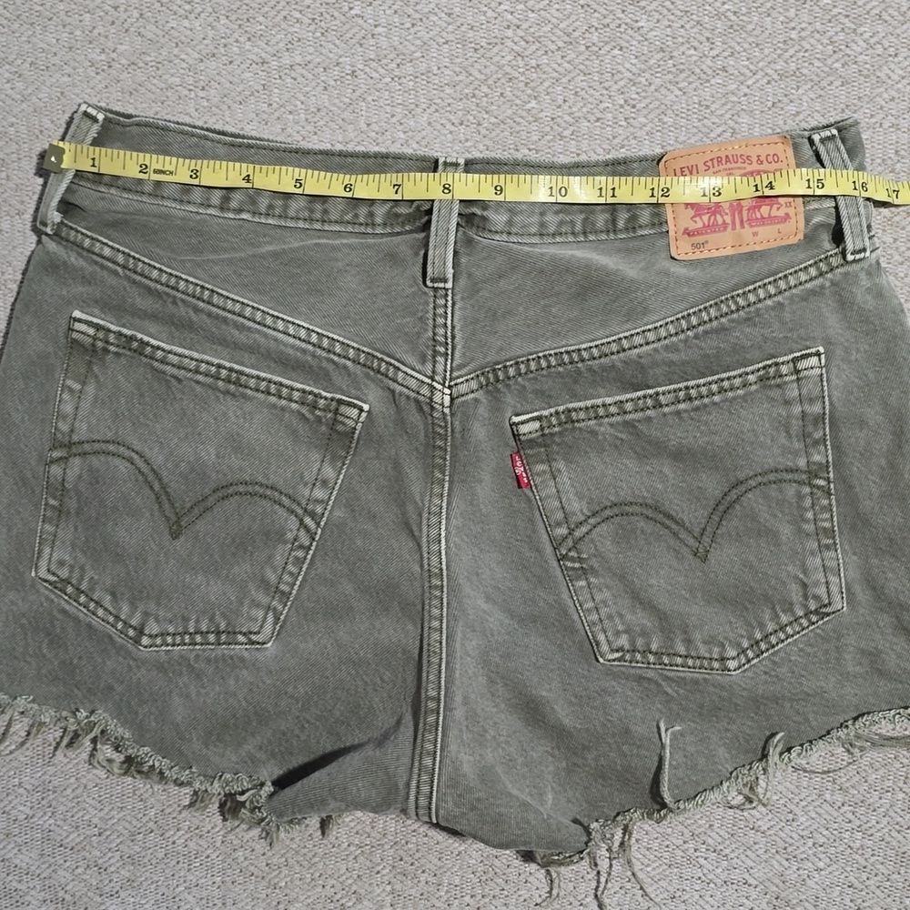 Levi's 501 Green High Rise Button Fly Frayed Hem Jean Shorts - Size 31 - Picture 8 of 13